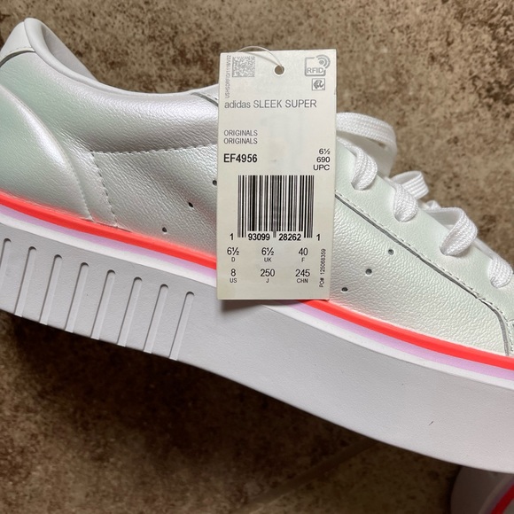 🌟 NEW ADIDAS SLEEK SUPER WOMEN SIZE 8, BUT FIT LIKE A SIZE 9 🌟 - Picture 5 of 16